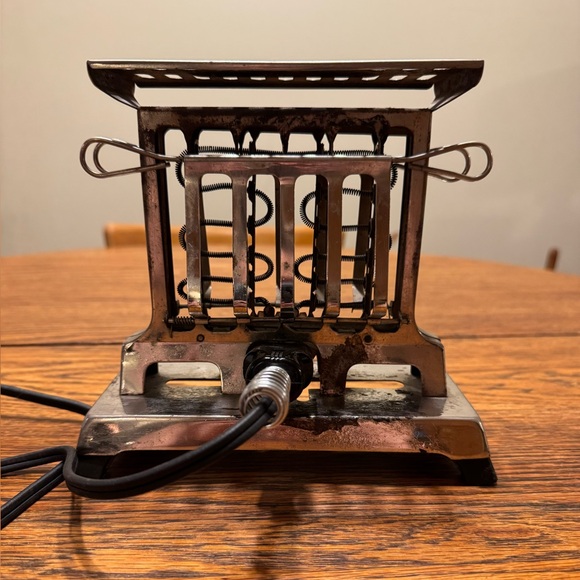 Antique Electric Toaster, likely from 1920’s.
Still works! - Picture 2 of 10